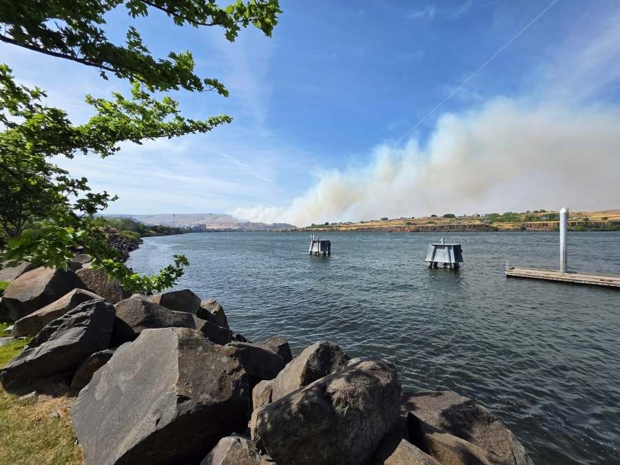 PHOTOS: Crews battle Rowena Fire in Wasco County near I-84