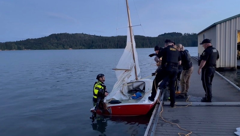 Sailboat in Hagg Lake capsizes; people, dog rescued