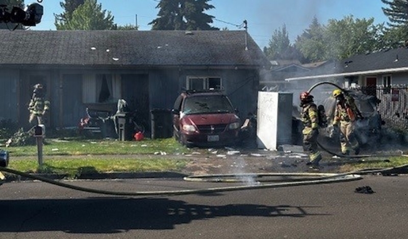 Burning car explodes, kills 1 in Lebanon, Oregon