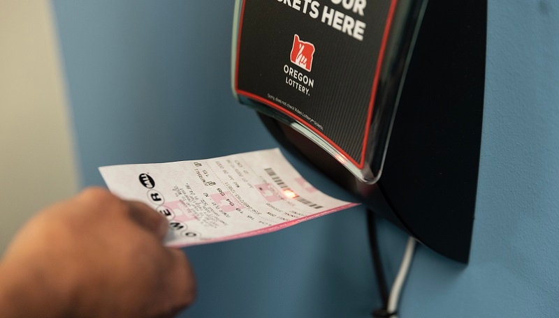 Kotek signs bill for anonymous Oregon lottery winners, bans discounting