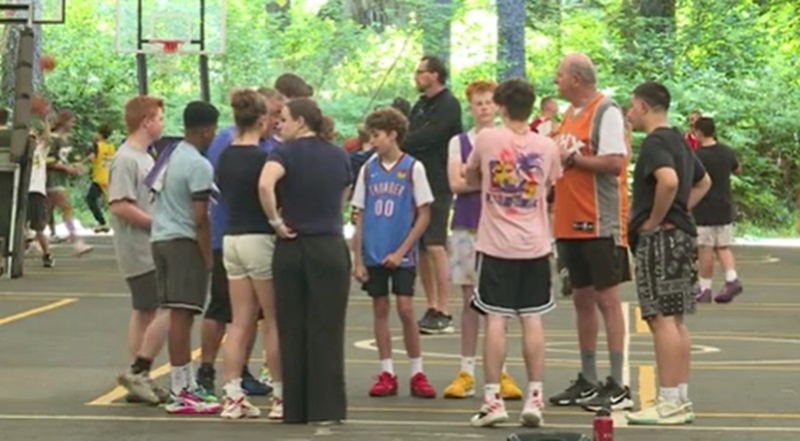 Chris Dudley's basketball camp helps kids with diabetes
