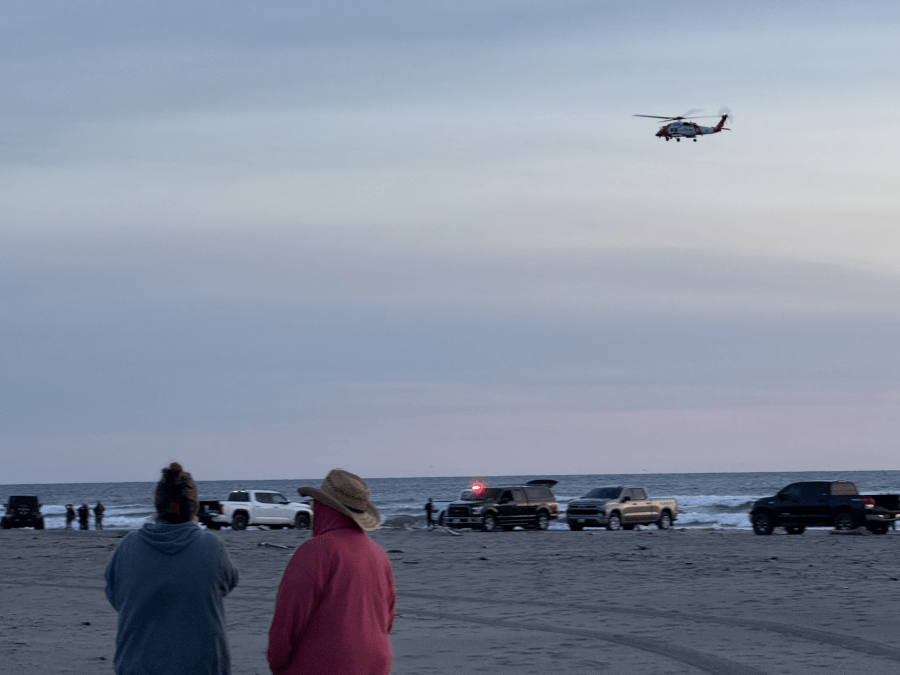 Teenager missing after disappearing in Long Beach, Wash. waters