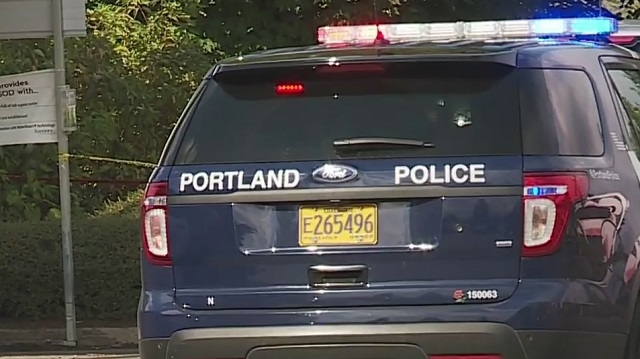 SE Portland crash kills pedestrian, driver remains at scene