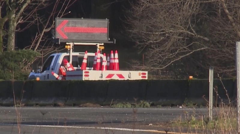 Crash closes all westbound lanes on U.S. 26 near Sandy