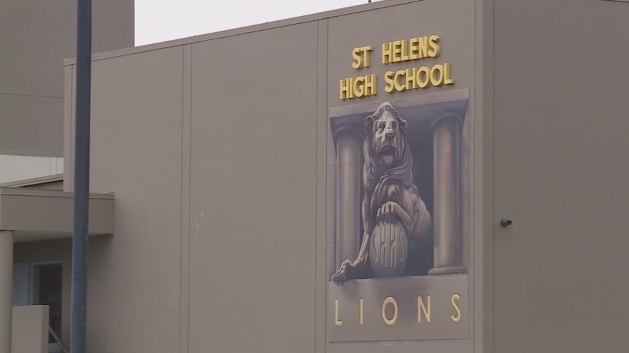 St. Helens school board meeting ends abruptly after parent outbursts over handling of alleged sex abuse