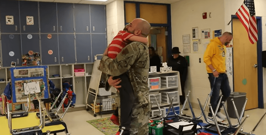 Soldier comes home to Bolivar to surprise his kids