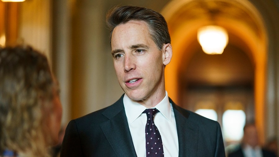 Sen. Hawley advocates for $15 minimum wage nationwide