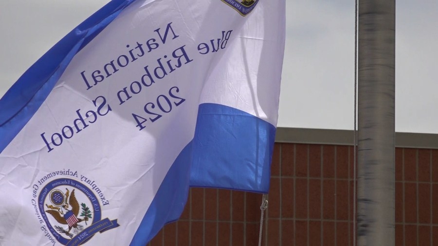 Mesa View Elementary raises a flag in honor of national award