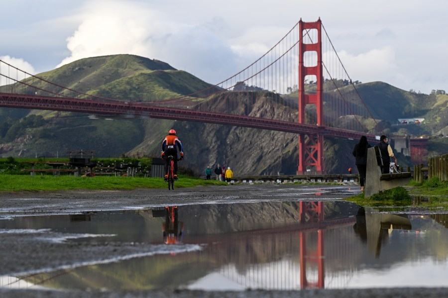 Heavy rain making its way to Bay Area