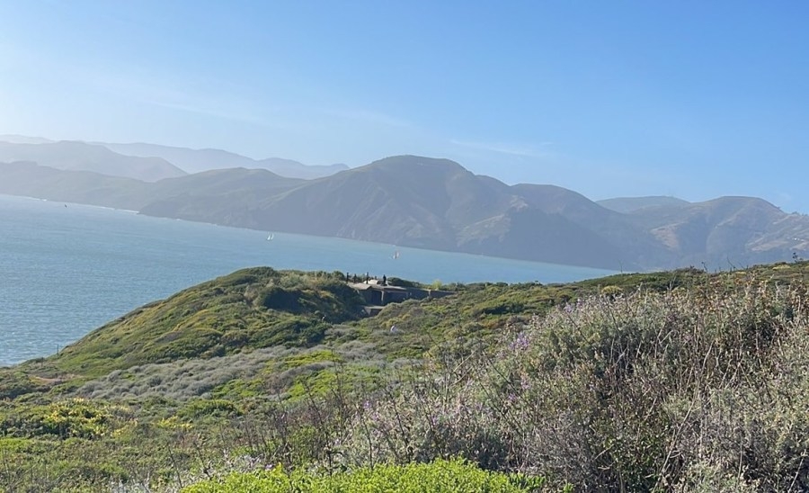 Cliff rescue at Batteries to Bluffs hiking trail