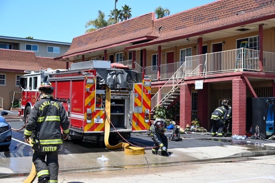 Firefighters pull unconscious person from Santa Cruz motel fire