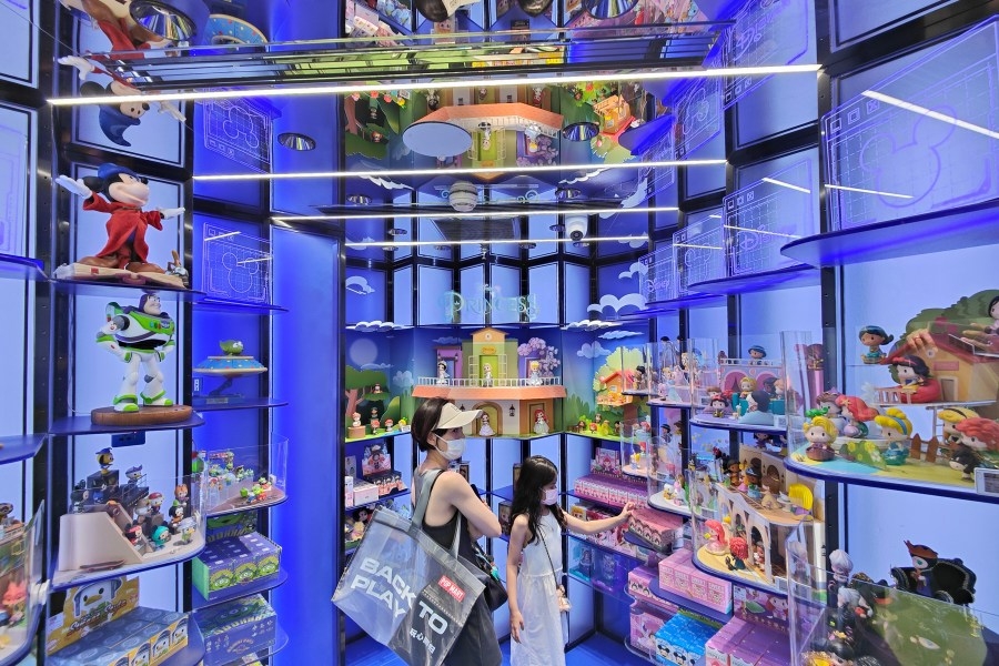Popular toy store set to open location in East Bay