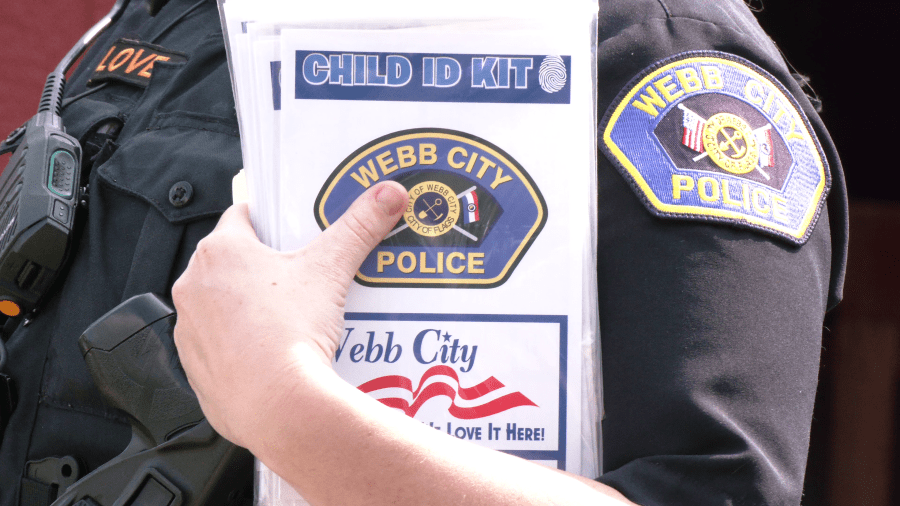 Webb City police offer free child I.D. kits at farmers market