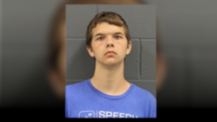 Missouri teen charged with robbery after boarding school bus, demanding money from kids