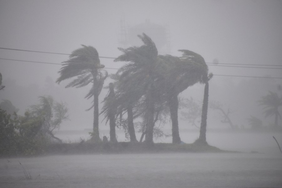 How strong do winds need to be to cause damage to buildings?