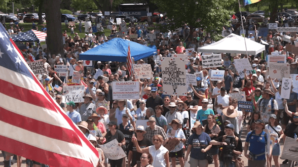 ‘No Kings' protest brings thousands of people to Topeka