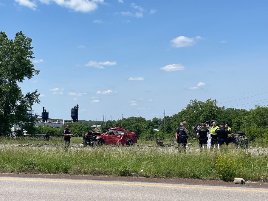 One killed in head-on Highway 24 crash in Topeka