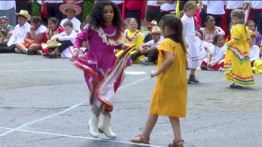 Topeka students celebrate Cinco de Mayo