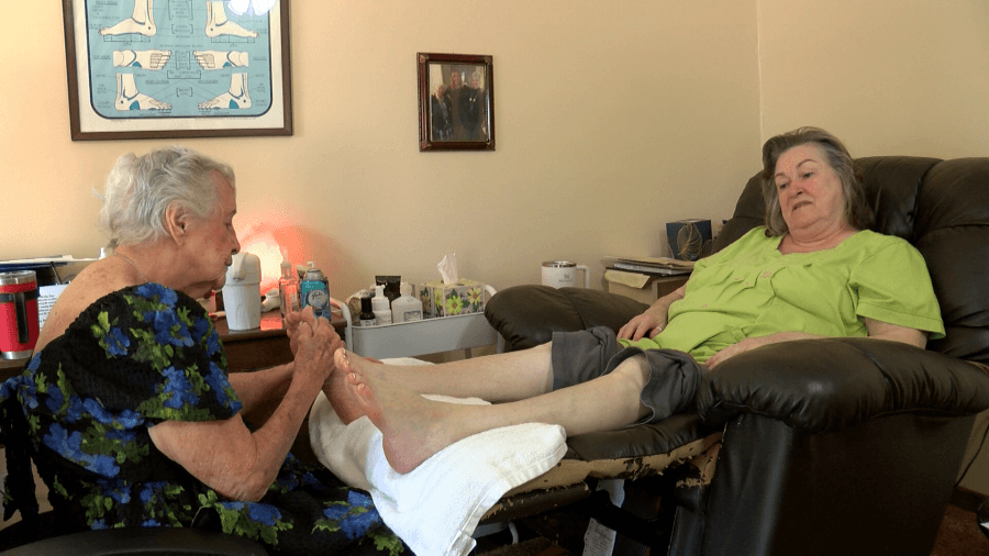 ‘I just love what I do': 100-year-old Kansan still working as reflexologist