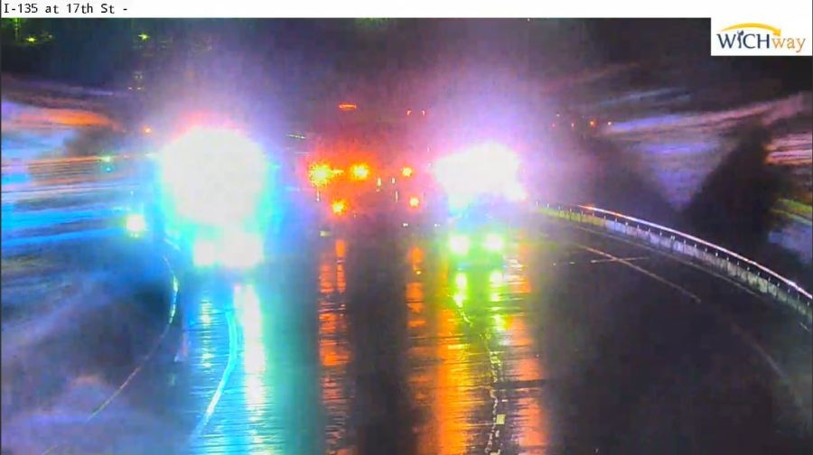 2 injured in crash on I-135 in Wichita
