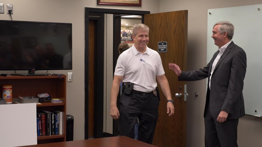 Wichita homicide detective receives public service excellence award