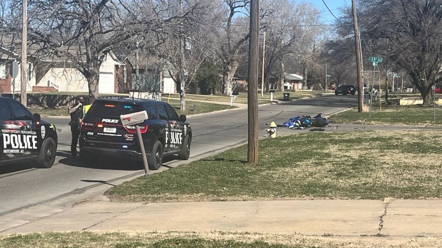 Motorcyclist dies after crash in Hutchinson
