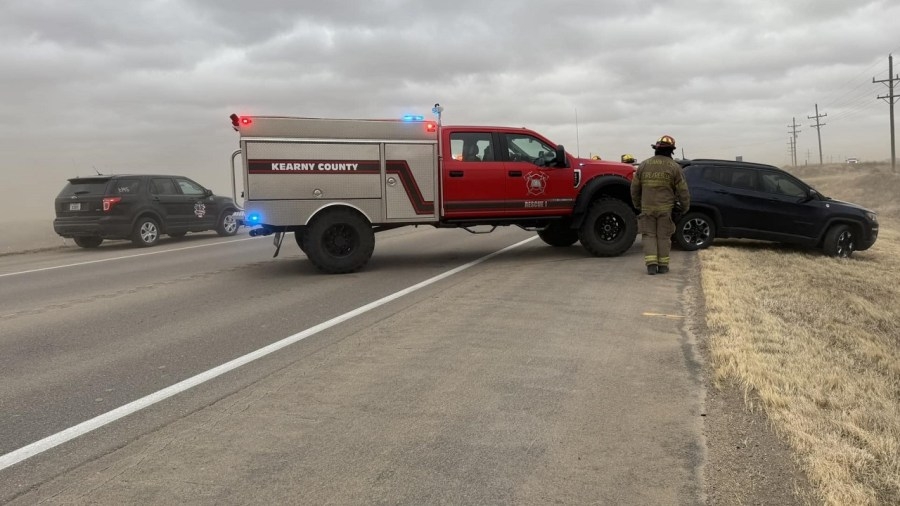 Tracking Kansas wind speeds amid crashes, poor visibility