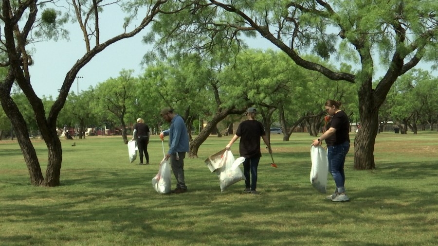 Abilene community joins forces to maintain cleanliness at local lake