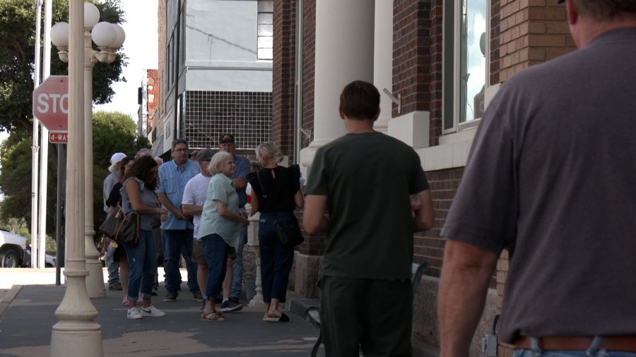 Oncor hosts Sweetwater open house on transmission line issues