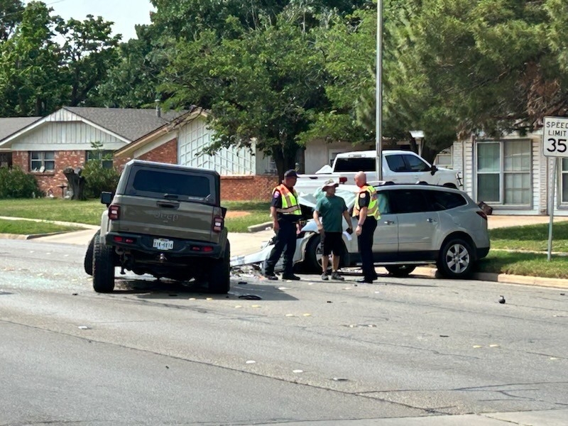 Driver flees after causing 3-vehicle crash in north Abilene
