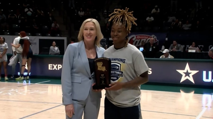 Carley Hamilton helps Huntington girls' hoops to first state title; named Player of the Week