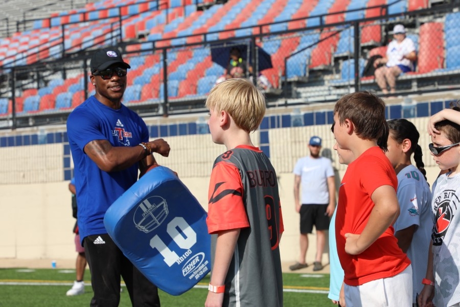 Louisiana Tech players help lead Independence Bowl Youth Football Clinic