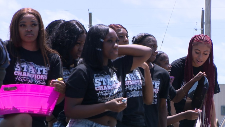 Huntington celebrates state title with parade on Raspberry Lane