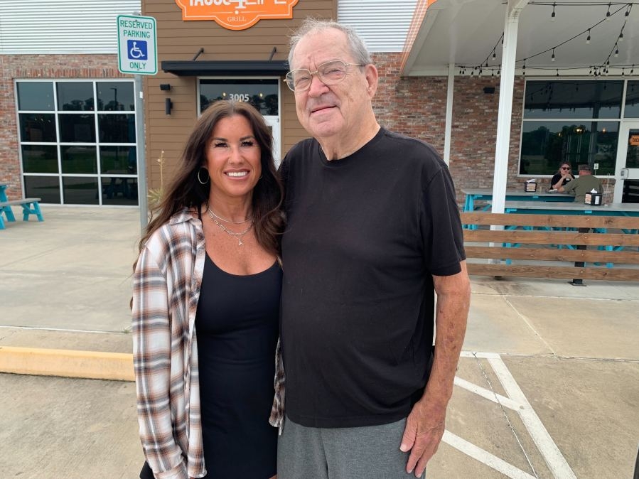 'DoorDash Dale' community unites in support of Vietnam Veteran