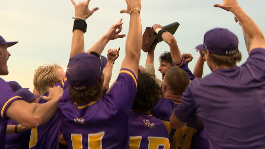 Top-ranked Pilots secure NAIA World Series berth with 54th straight win