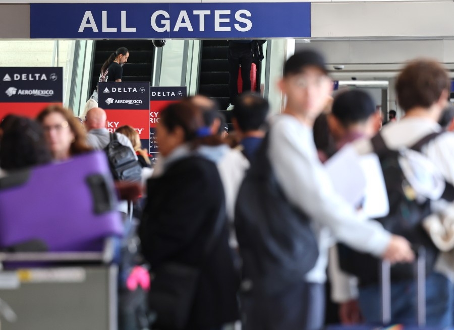 Flights at LAX delayed, canceled in light of deadly Washington DC mid-air collision