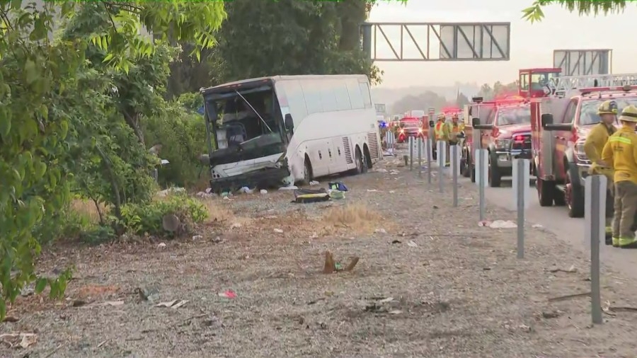 1 killed, 32 hospitalized after Mother's Day morning crash involving tour bus on 60 Freeway