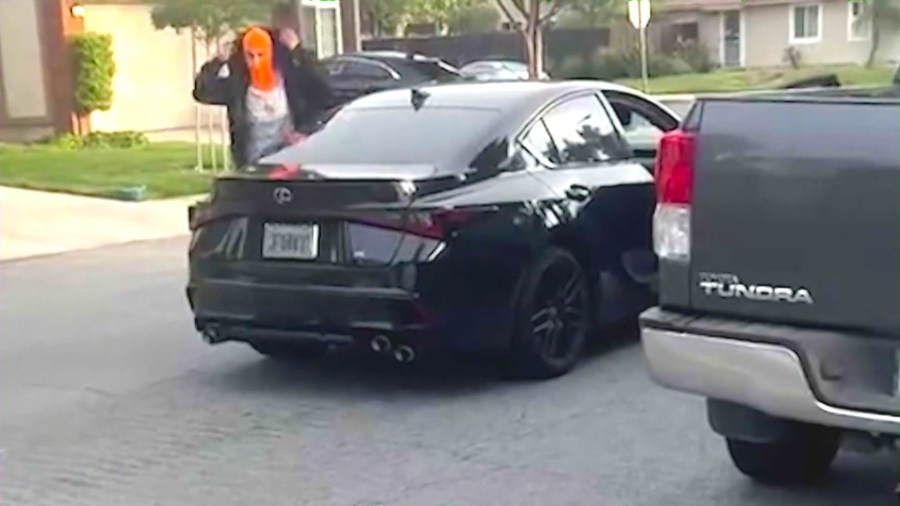 Woman confronts catalytic converter thieves in Santa Clarita