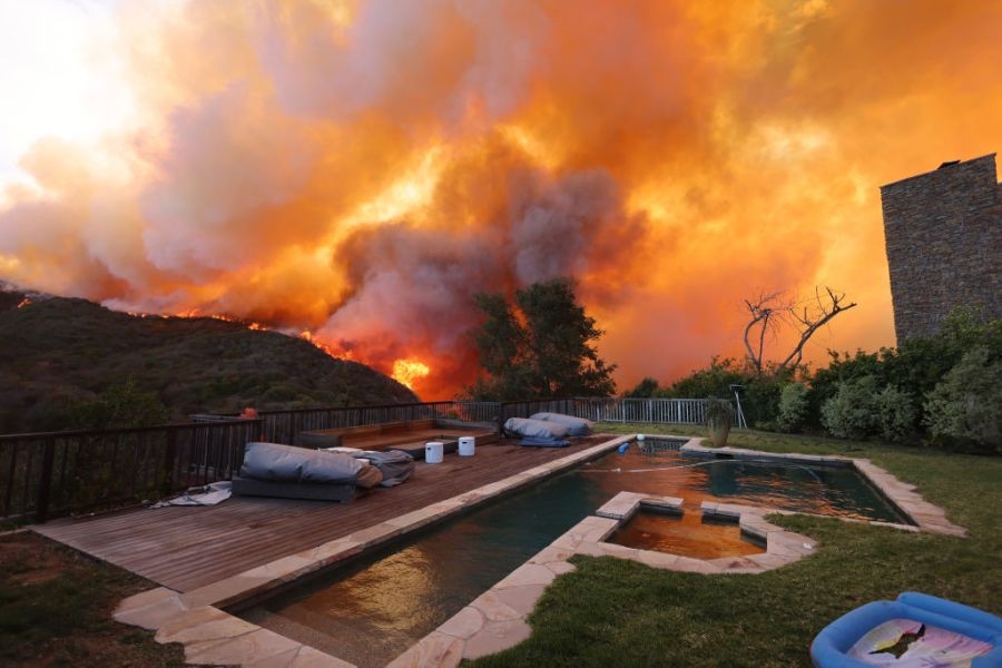 Deleted messages, disappearing chats, and a firestorm of L.A. controversy