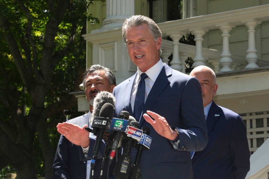 Most Californians oppose lawmakers taking over redistricting, poll says