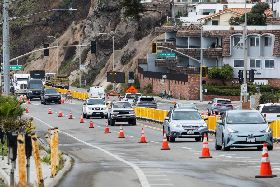 Officials look to quell Pacific Palisades residents' security concerns after PCH fully reopens