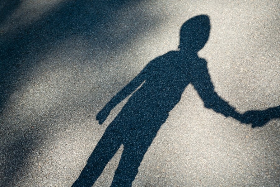 Southern California police looking to identify alleged child lurer, good Samaritan who intervened