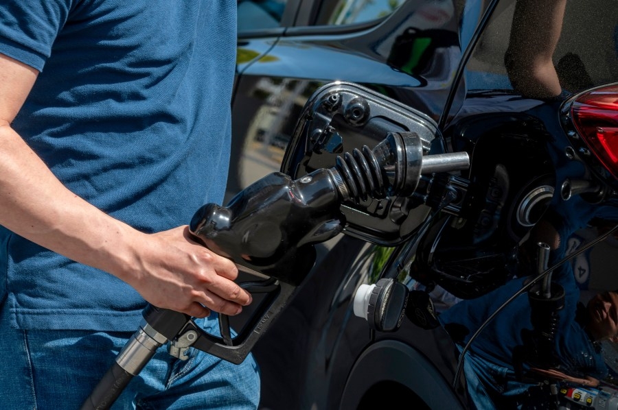Auto Club: SoCal gas prices dip ahead of Memorial Day weekend
