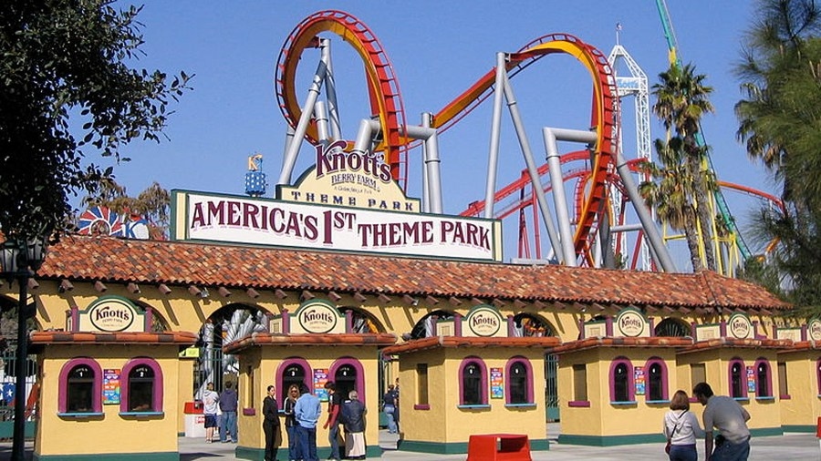 Man ejected from Knott's Berry Farm for alleged racial slur loses job