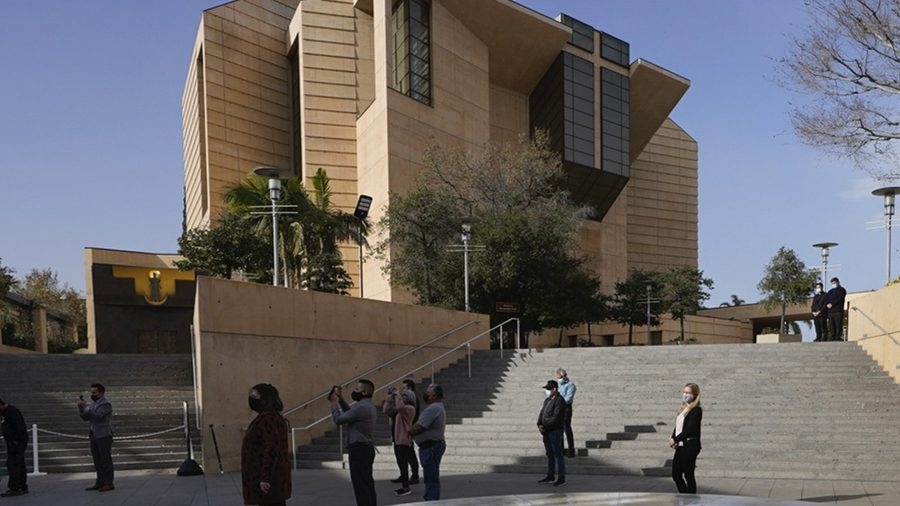 Los Angeles Archdiocese, parishioners grieve death of Pope Francis