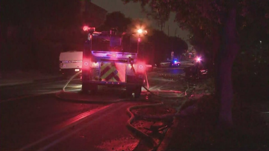 2 killed after car crashes into tree in Claremont