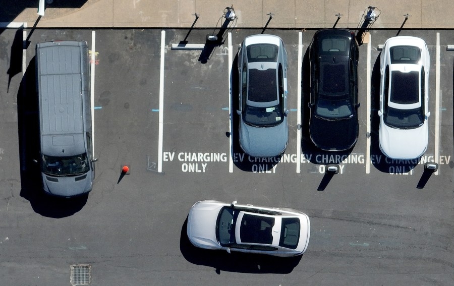 Newsom signs executive order advancing California's clean car goals amid pushback from the Trump administration