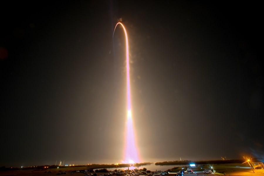 SpaceX spacecraft returns to Earth, sends sonic boom across Southern California