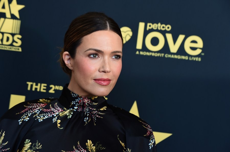 Mandy Moore slams Amazon for delivering package to home lost in L.A. wildfire