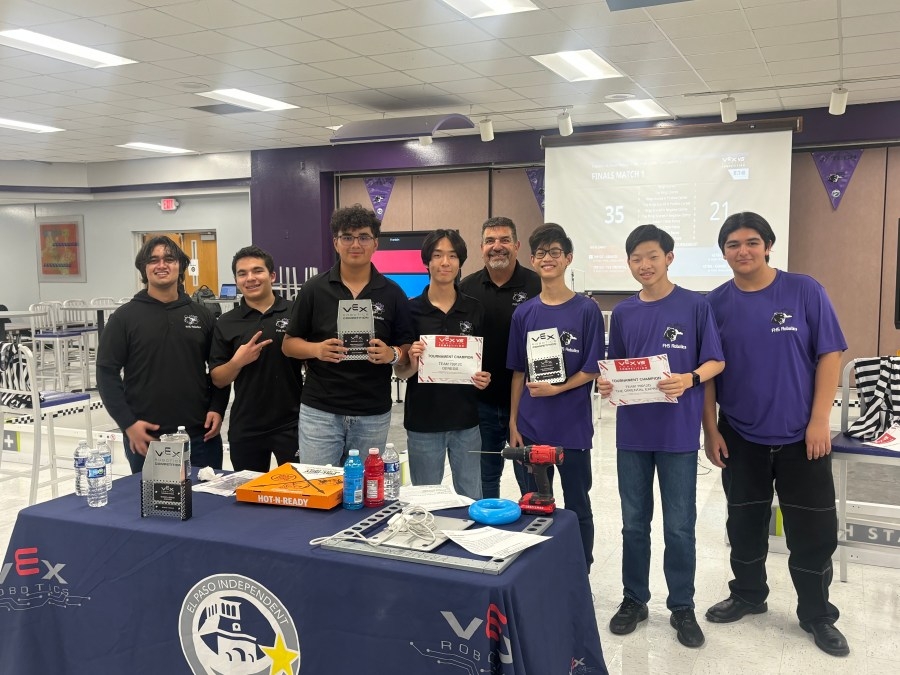 2 Franklin High School robotics teams ranked in the top 100 in the world